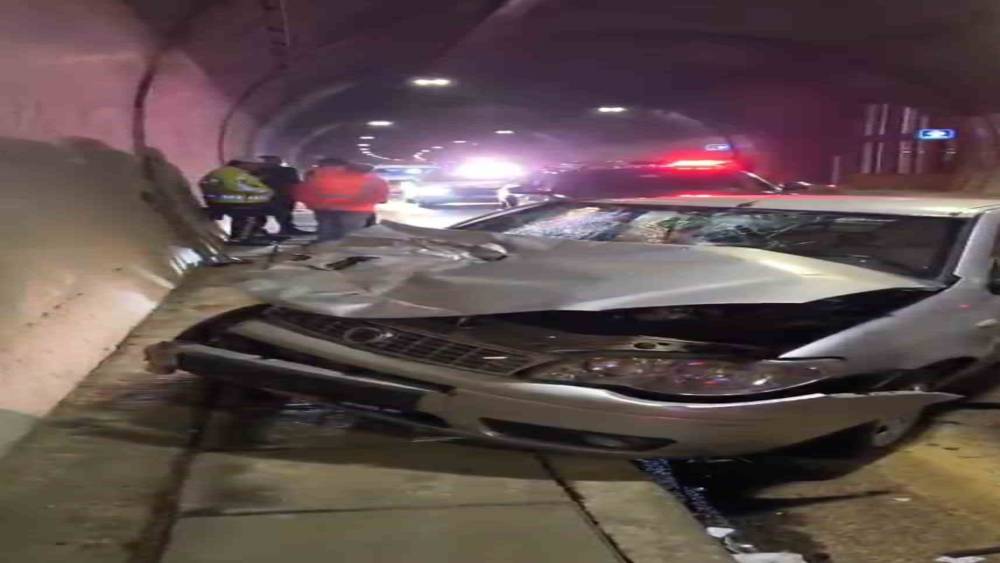 Yeni Zigana T&uuml;neli&rsquo;nde kaza: 2 yaralı
