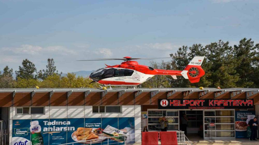 Baygın haldeki gen&ccedil; kızın yardımına ambulans helikopter yetişti
