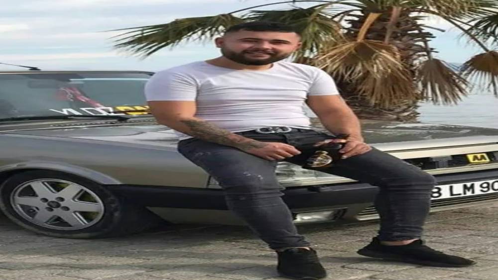 Virajı alamayıp minib&uuml;sle &ccedil;arpışan s&uuml;r&uuml;c&uuml; hayatını kaybetti
