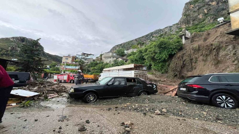 Hatay&rsquo;da heyelan nedeniyle m&uuml;stakil ev &ccedil;&ouml;kt&uuml;: 1 &ouml;l&uuml;, 2 yaralı
