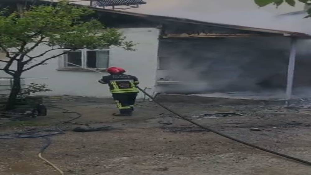 Elazığ&rsquo;da yangın: 1 kişi dumandan etkilendi
