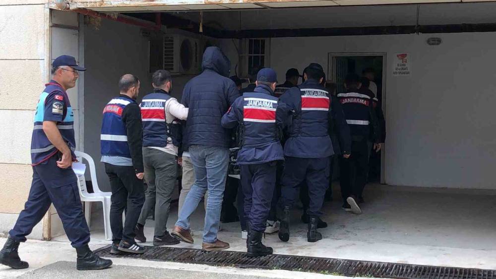 Elazığ&rsquo;da &ouml;zel sağlık kuruluşlarına operasyon: 9 ş&uuml;pheli tutuklandı
