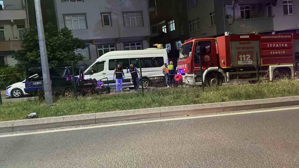 Samsun&rsquo;da Tofaş ara&ccedil; park halindeki ara&ccedil;lara &ccedil;arptı: 2&rsquo;si ağır 3 yaralı
