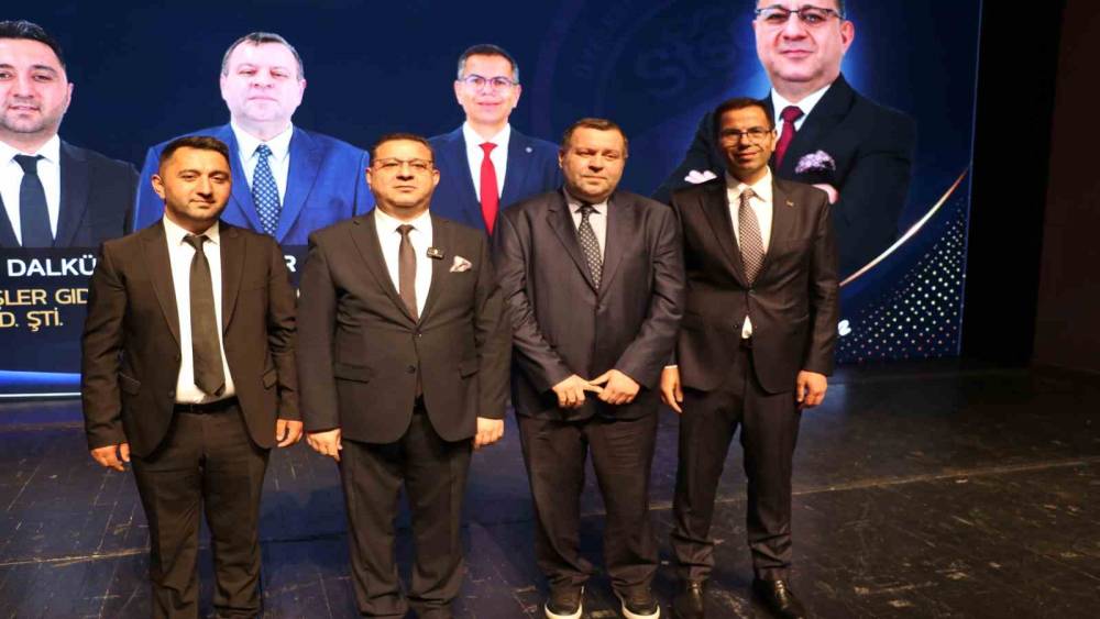 İş adamı Eken, adaylarını tanıttı
