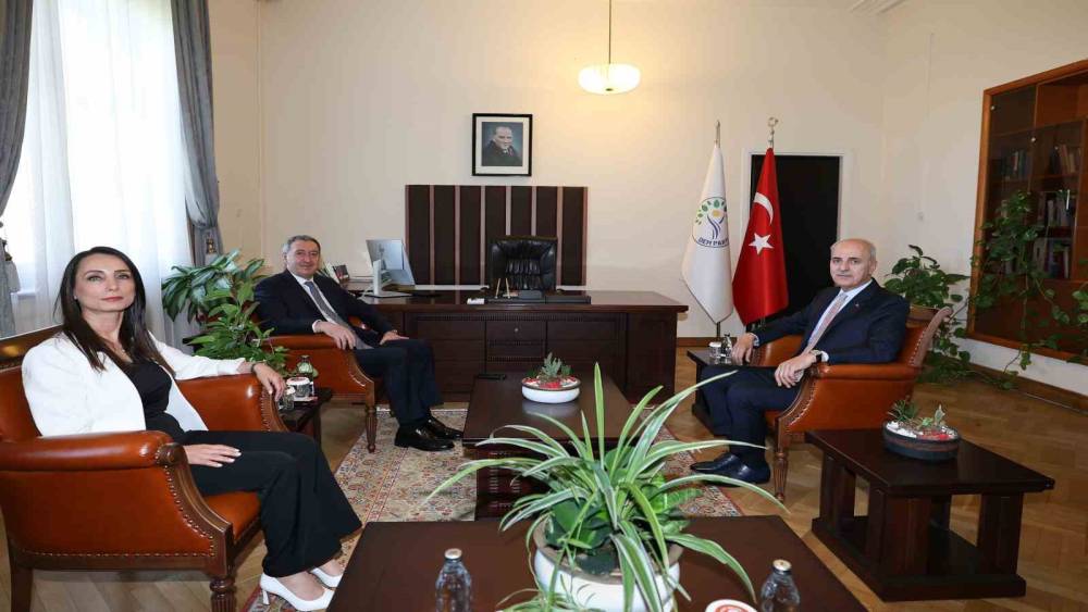 TBMM Başkanı Kurtulmuş, DEM Parti Grubu&rsquo;nu ziyaret etti
