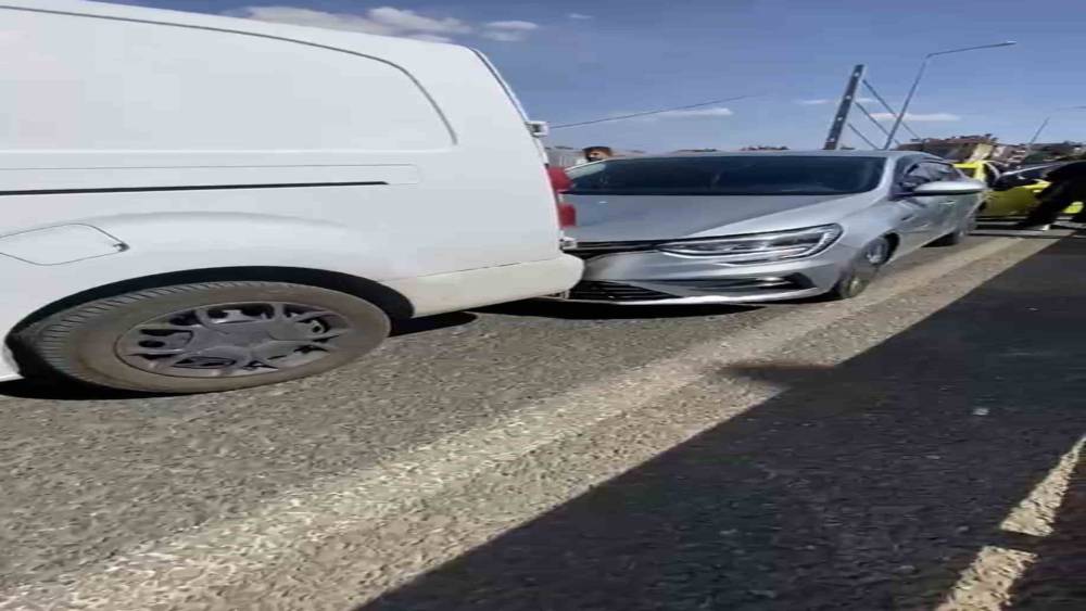 Bing&ouml;l&rsquo;de 4 ara&ccedil;lı zincirleme kaza
