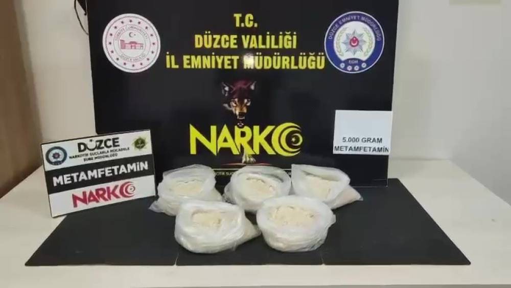 D&uuml;zce&rsquo;de 5 kilo metamfetamin ele ge&ccedil;irildi
