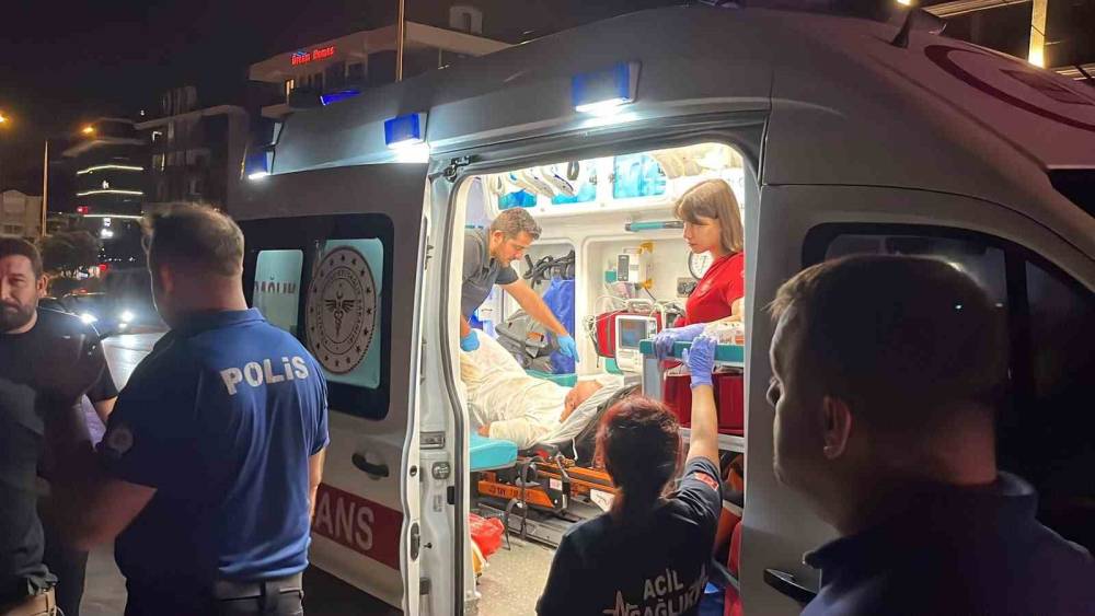 Alanya&rsquo;da &ccedil;atıya &ccedil;ıkan adamı polis ikna etti
