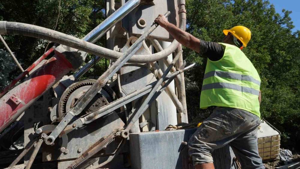 Balıkesir&rsquo;de kuyuya d&uuml;şen koyunu itfaiye kurtardı
