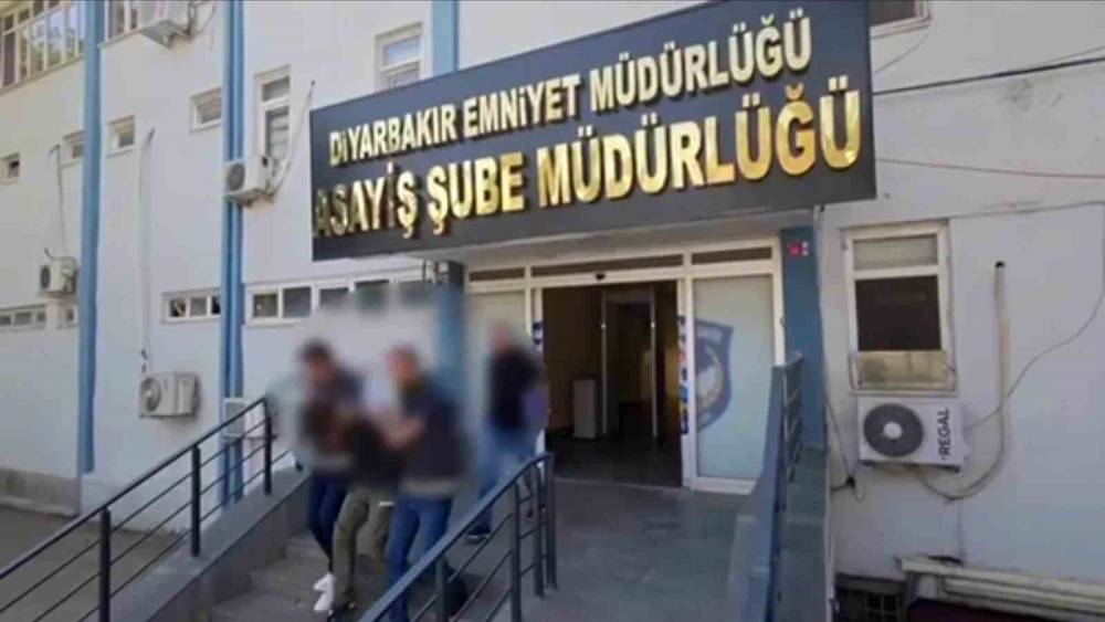 Diyarbakır&rsquo;da 2 ayrı silahlı olaya karıştığı tespit edilen şahıs tutuklandı
