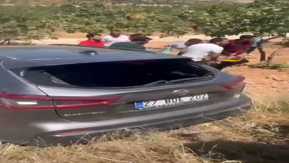 Gaziantep&rsquo;te otomobiller kafa kafaya &ccedil;arpıştı: 1&rsquo;i ağır 3 yaralı
