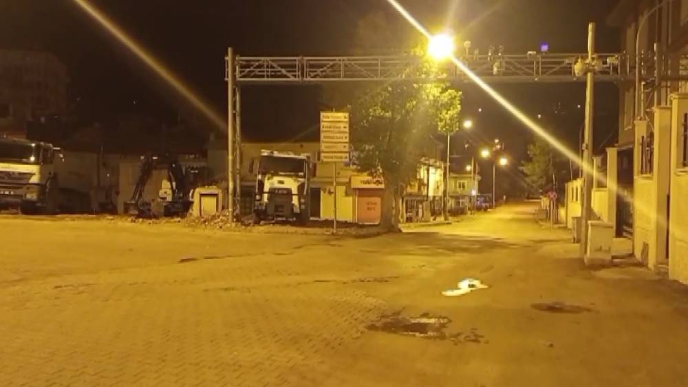 Adana&rsquo;da deprem "Uyuyorduk, beşik gibi sallandık"
