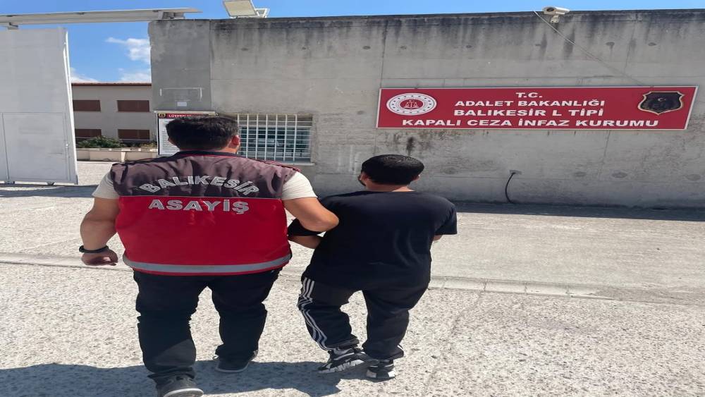Balıkesir&rsquo;de polisten su&ccedil;lulara darbe: 129 aranan şahıs yakalandı
