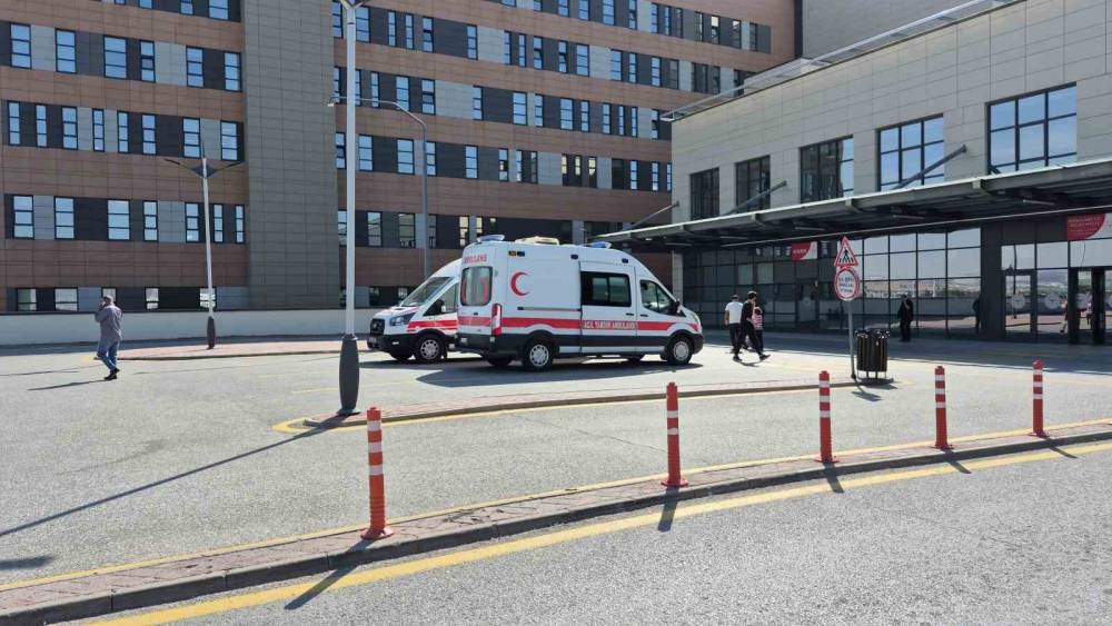 Vagon &uuml;zerindeki y&uuml;ksek gerilim hattına temas eden 12 yaşındaki Arda&rsquo;da da y&uuml;zde 70 yanık oluştu

