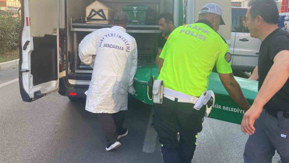 Tırla &ccedil;arpışan motosiklet ardından kamyonete &ccedil;arptı: 1 &ouml;l&uuml;, 1 yaralı
