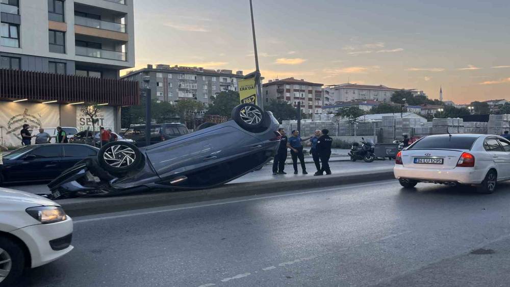 G&uuml;ng&ouml;ren&rsquo;de kaza yapan aracın takla attığı anlar kamerada
