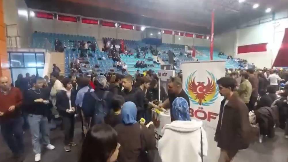 Polis ekipleri 28 bin 170 &ouml;ğrenciyle bir araya geldi

