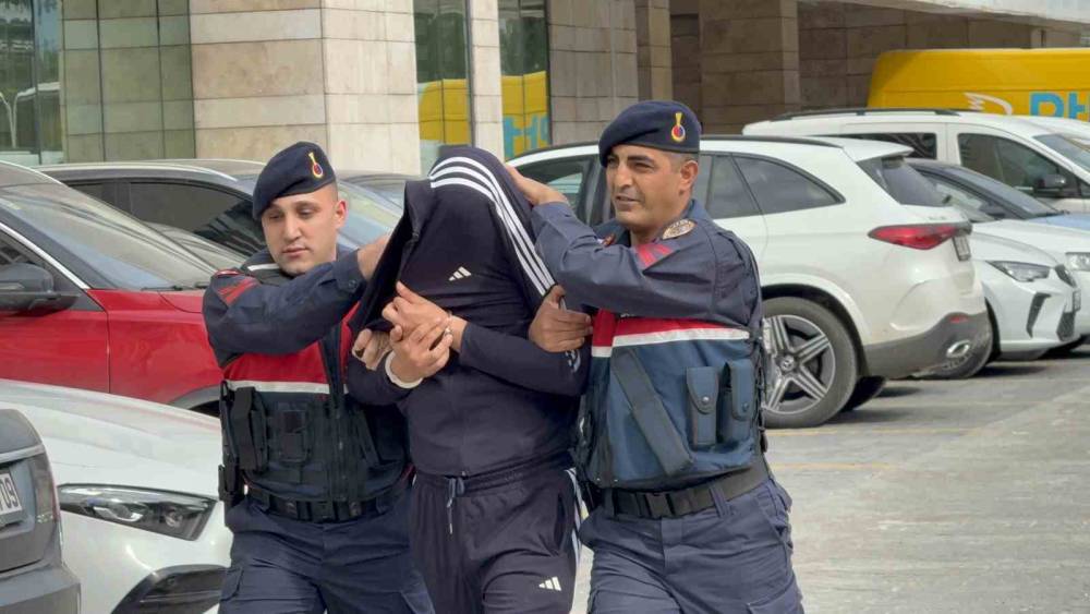 12 bu&ccedil;uk yıl hapis cezasıyla aranan uyuşturucu h&uuml;k&uuml;ml&uuml;s&uuml; yakalandı
