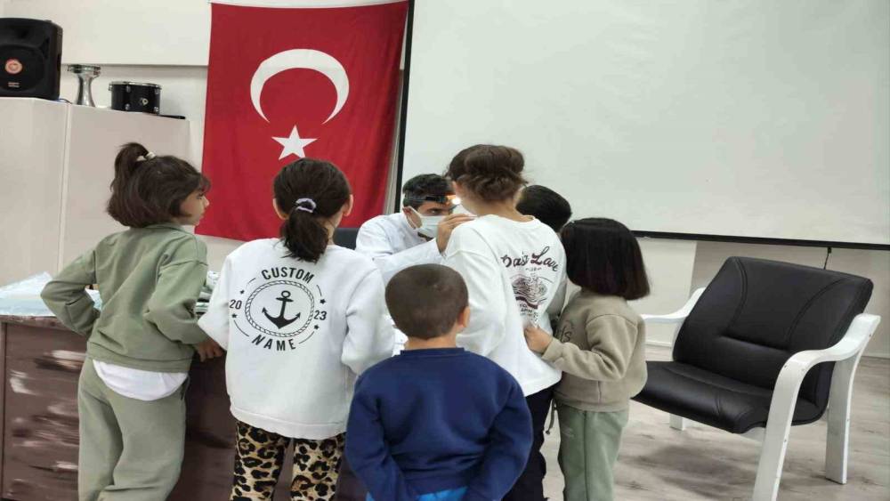 Elazığ&rsquo;da &ccedil;ocuk evleri sitesinde kalan &ccedil;ocuklara ağız ve diş sağlığı taraması
