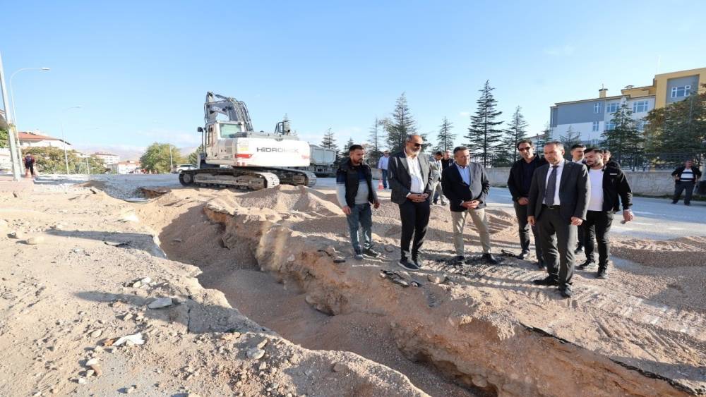 Başkan &Ouml;zdemir &Ouml;zbelde Mevkii&rsquo;nde altyapı &ccedil;alışmalarını yerinde inceledi
