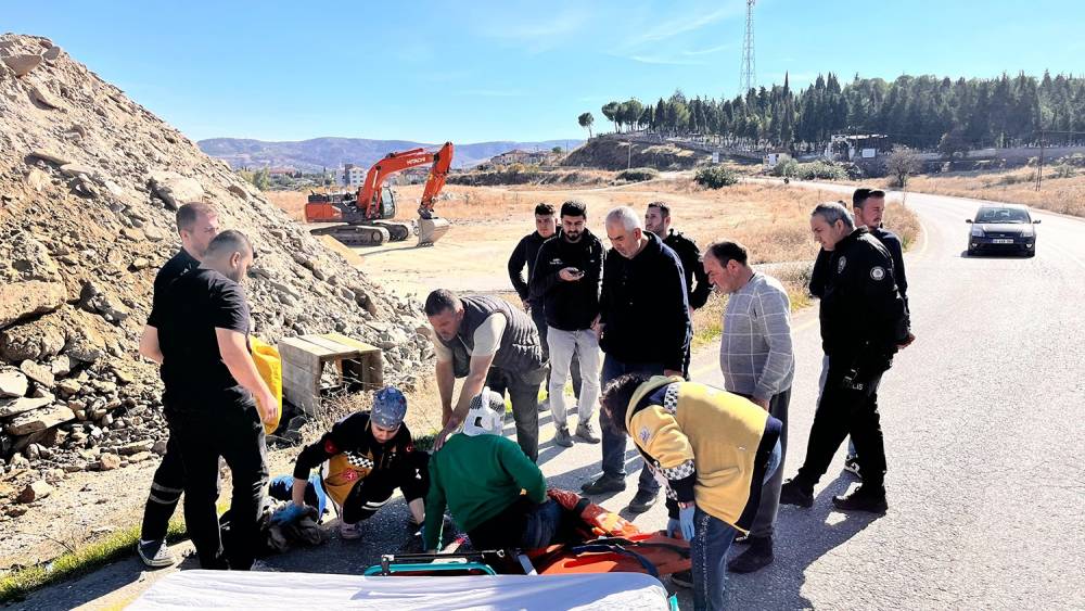 Kula&rsquo;da otomobil ile motosiklet &ccedil;arpıştı: 1 ağır yaralı
