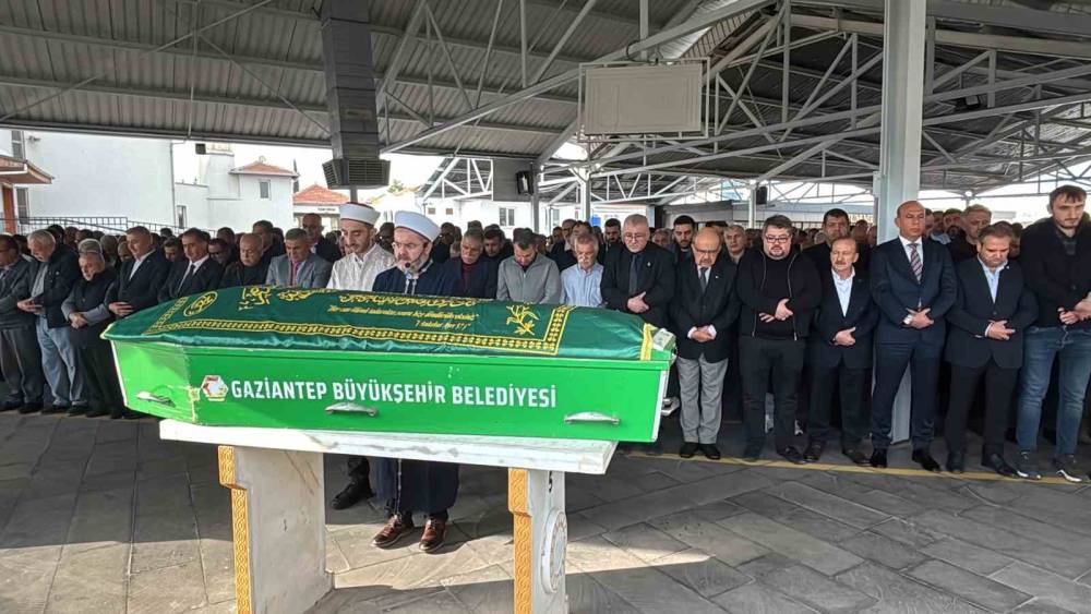 Gazeteci Kenan Y&uuml;cel son yolculuğuna uğurlandı
