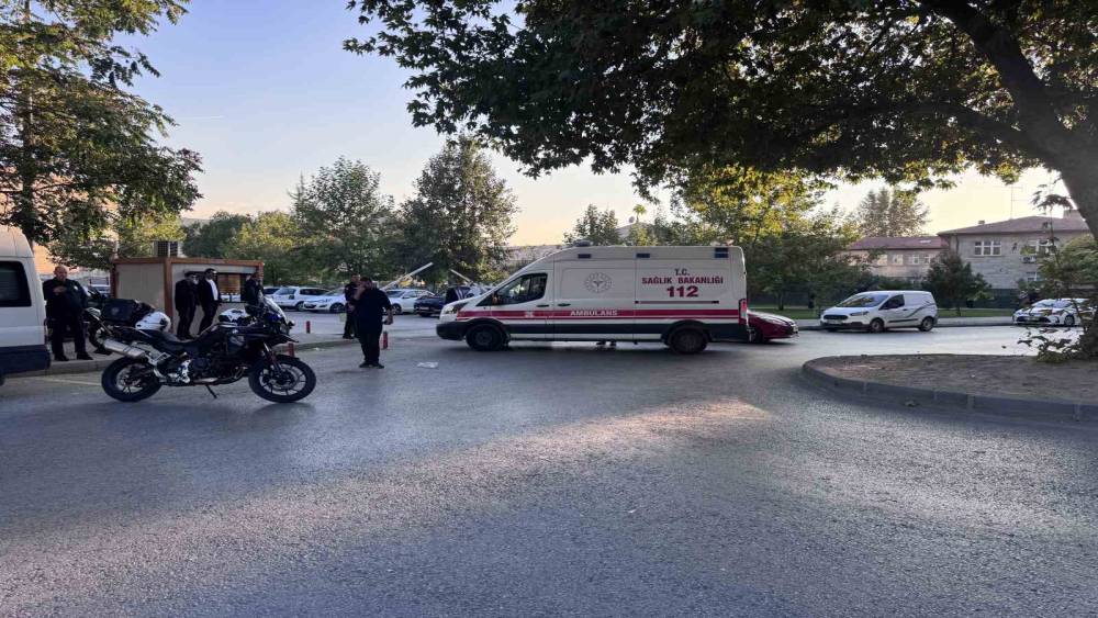 Kavşaktan d&ouml;nen motosikletli Yunus ekibi kaza yaptı: 2 polis yaralı
