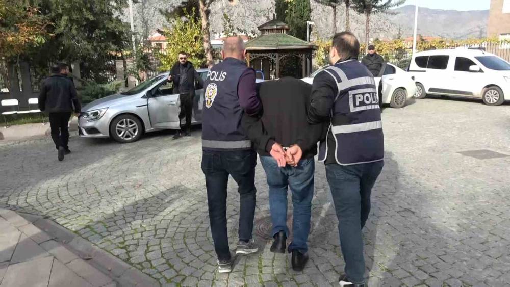 Evinde ölü bulunmuştu: Cinayeti 8 ay sonra DNA örneği aydınlattı
