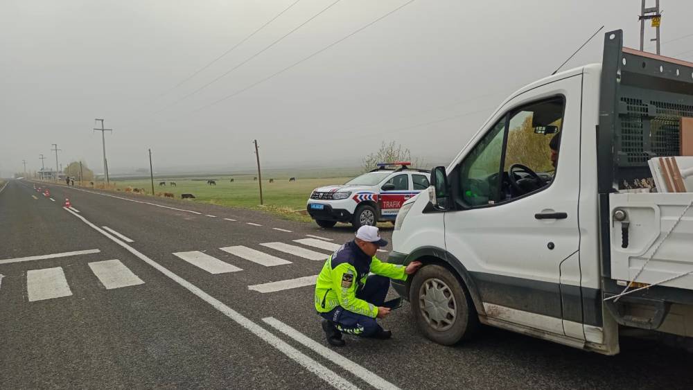 Bulanık’ta kış lastiği denetimi yapıldı
