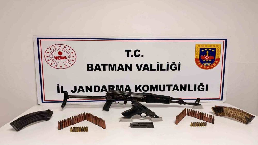 Batman&rsquo;da silah ka&ccedil;ak&ccedil;ılığı operasyonu
