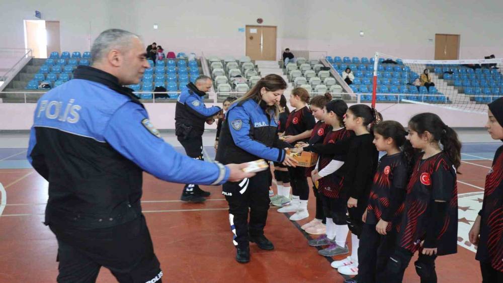 Erzurum polisinden &ccedil;ocuklara y&ouml;nelik &ouml;rnek projeler
