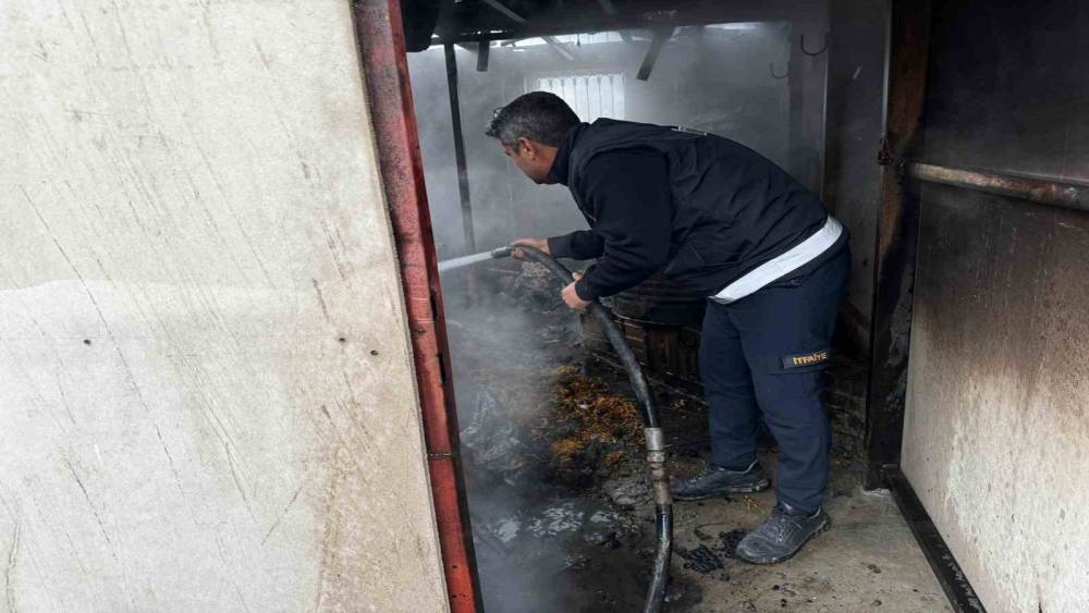 Osmaniye&rsquo;de m&uuml;stakil evin kilerinde &ccedil;ıkan yangın s&ouml;nd&uuml;r&uuml;ld&uuml;
