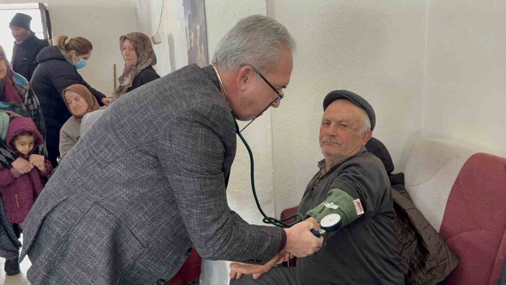 Mobil sağlık timleri, k&ouml;y k&ouml;y gezerek sağlık dağıtıyor
