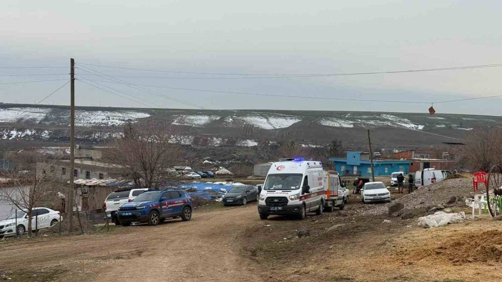 Diyarbakır&rsquo;da 2 &ccedil;ocuk annesi, sırra kadem bastı
