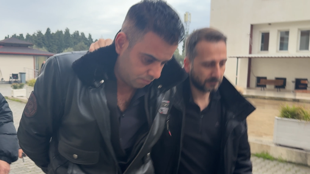 G&uuml;ll&uuml;&rsquo;n&uuml;n kızının eski nişanlısı Kervan Eminoğlu adli kontrol talebiyle mahkemeye sevk edildi
