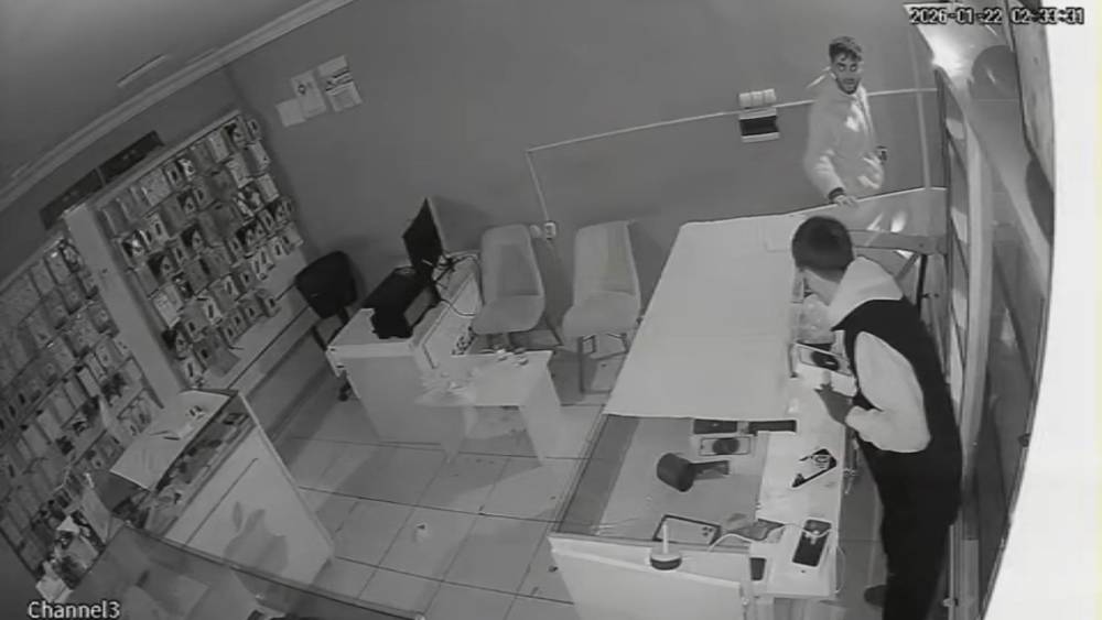 Iğdır&rsquo;da telefon satış mağazasına gece hırsızlığı

