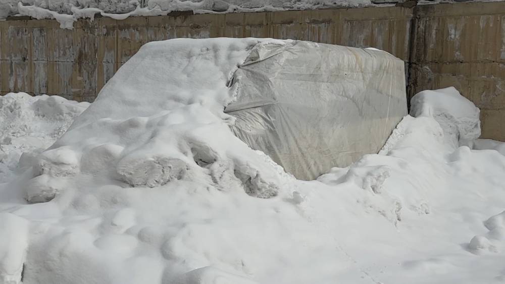 Y&uuml;ksekova &rsquo;Buz Devri&rsquo;ni yaşıyor: Ara&ccedil;lara brandalı koruma, &ccedil;atılarda dev sarkıtlar
