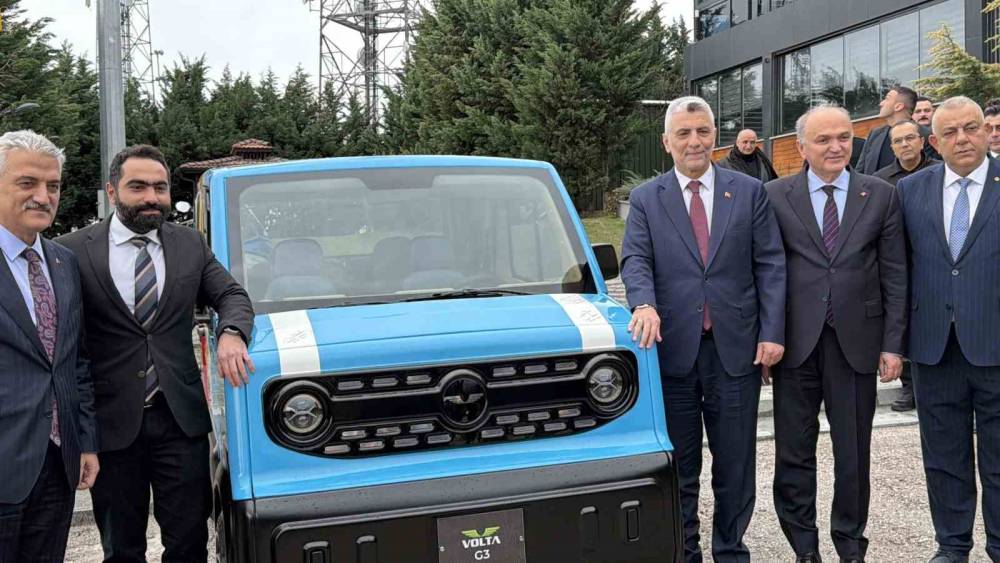 Yerli &uuml;retim elektrikli araca, Bakan Bolat hayran kaldı
