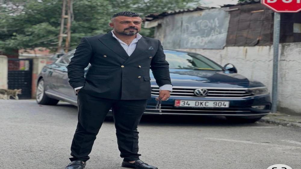 B&uuml;y&uuml;k&ccedil;ekmece&rsquo;de feci kaza: Otomobilin &ccedil;arptığı adam hayatını kaybetti
