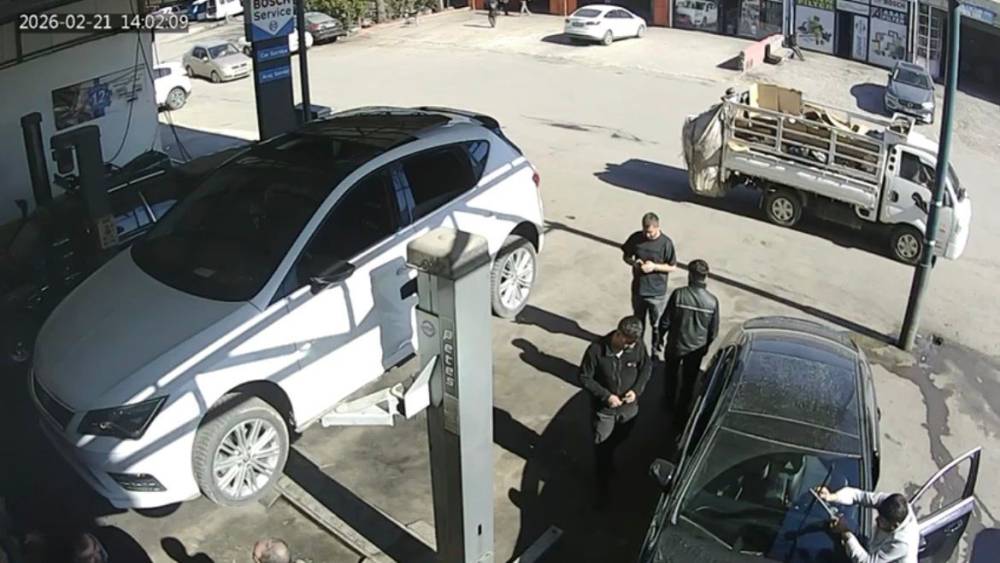 Batman&rsquo;da kuruması i&ccedil;in tamir at&ouml;lyesinin &ouml;n&uuml;ne bırakılan par&ccedil;a &ccedil;alındı
