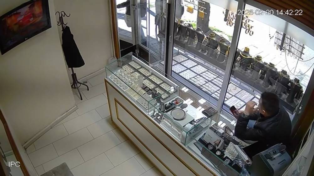 Kuyumcu soygunu g&uuml;venlik kamerasında
