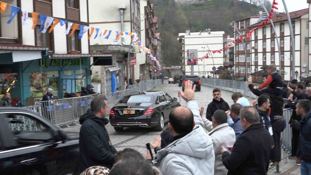 Cumhurbaşkanı Erdoğan, baba ocağı G&uuml;neysu&rsquo;dan ayrıldı
