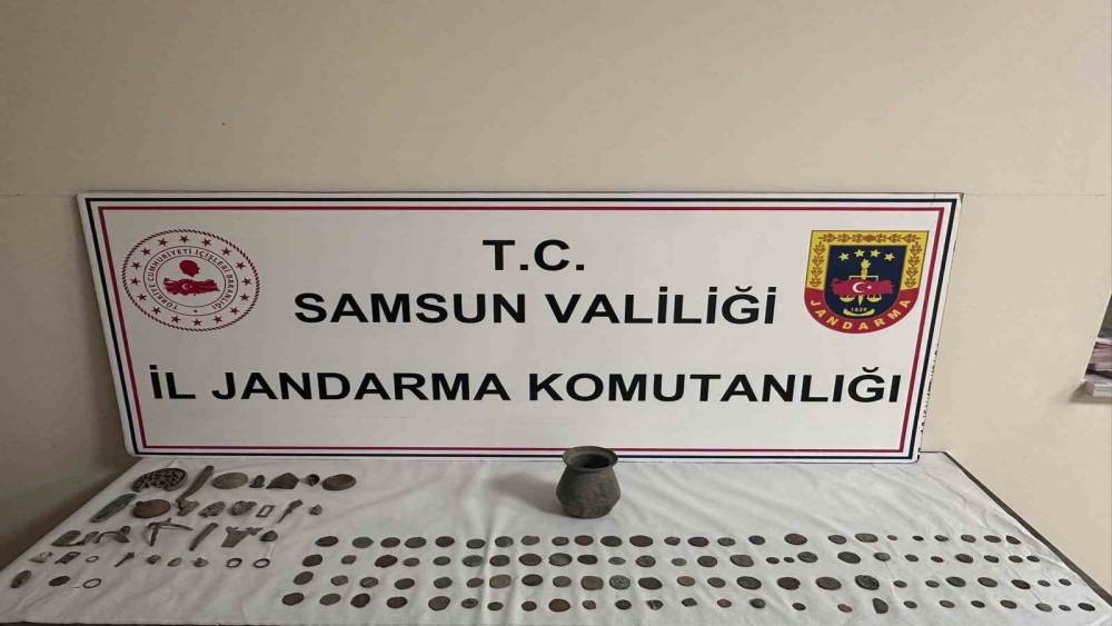 Tarihi eser ka&ccedil;ak&ccedil;ıları jandarmaya yakalandı
