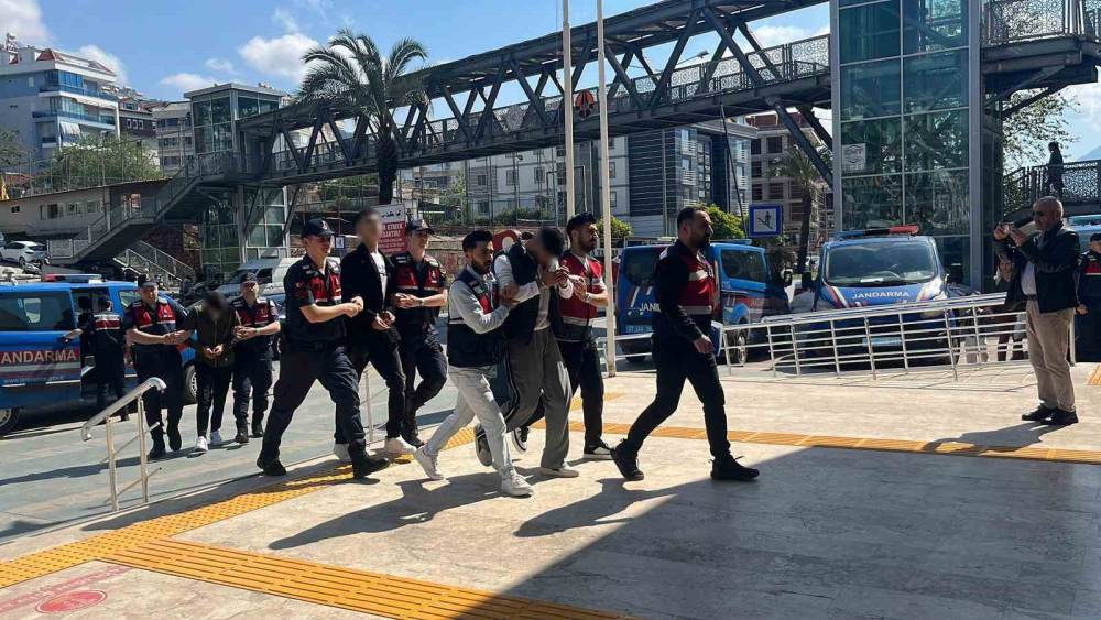 Alanya&rsquo;da uyuşturucu operasyonu: 3 ş&uuml;pheli tutuklandı
