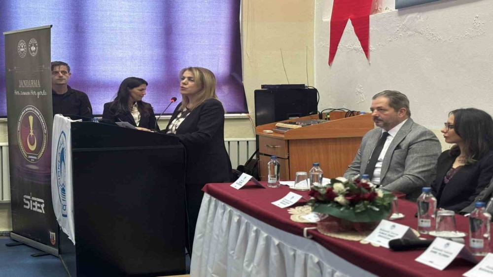 Babaeski&rsquo;de yasa dışı bahis ve IBAN dolandırıcılığına y&ouml;nelik panel ger&ccedil;ekleştirildi
