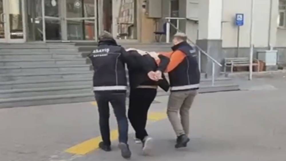 &lsquo;Kasten &ouml;ld&uuml;rme&rsquo; su&ccedil;undan 10 yıl kesinleşmiş hapsi bulunan şahıs yakalandı
