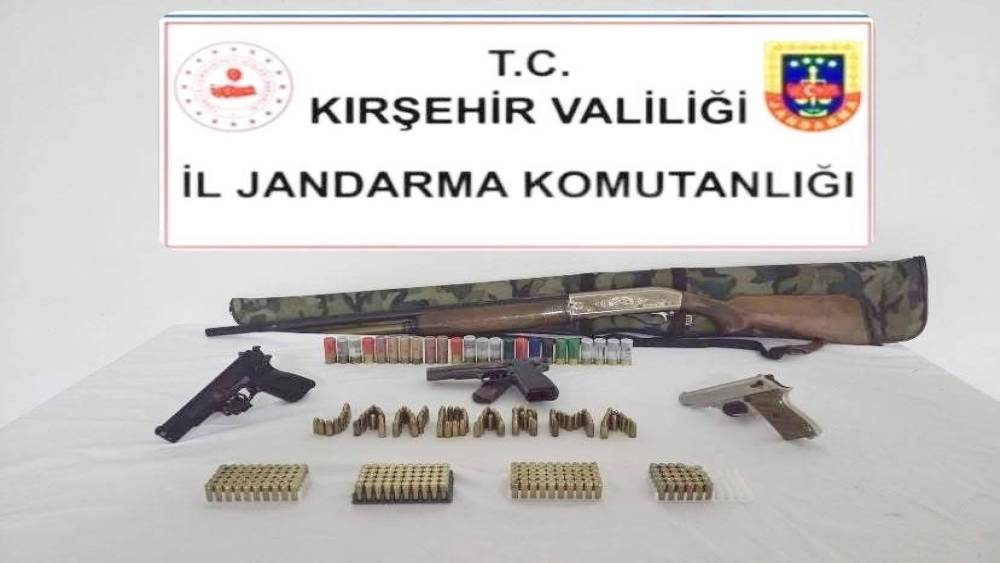 Kırşehir&rsquo;de ruhsatsız silah operasyonu: 4 silah ele ge&ccedil;irildi
