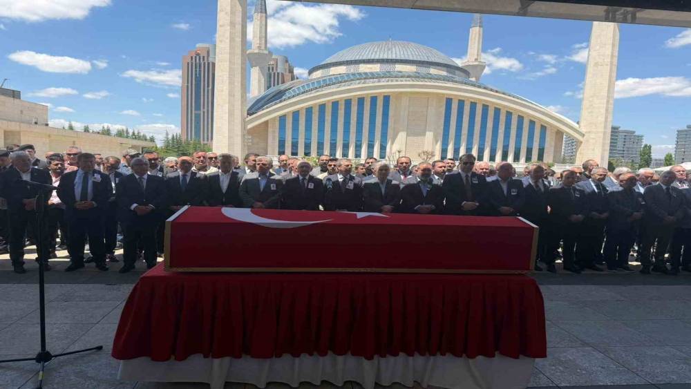 CHP Genel Başkanı Kılı&ccedil;daroğlu, Emekli Hava Savunma Albayı T&uuml;reli&rsquo;nin cenaze t&ouml;renine katıldı
