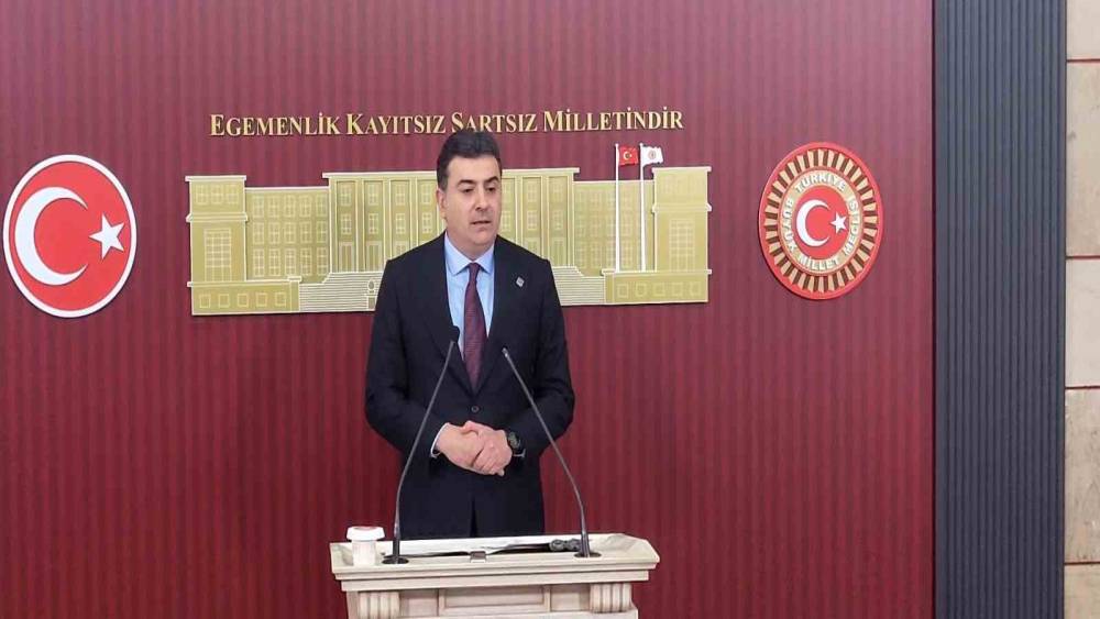 &Ouml;zg&uuml;r &Ouml;zel Ekibi Meclis&rsquo;te grup toplantısı ısrarını s&uuml;rd&uuml;r&uuml;yor
