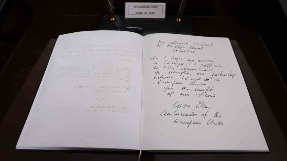 AB B&uuml;y&uuml;kel&ccedil;isi Orav, Anıtkabir&rsquo;i ziyaret etti
